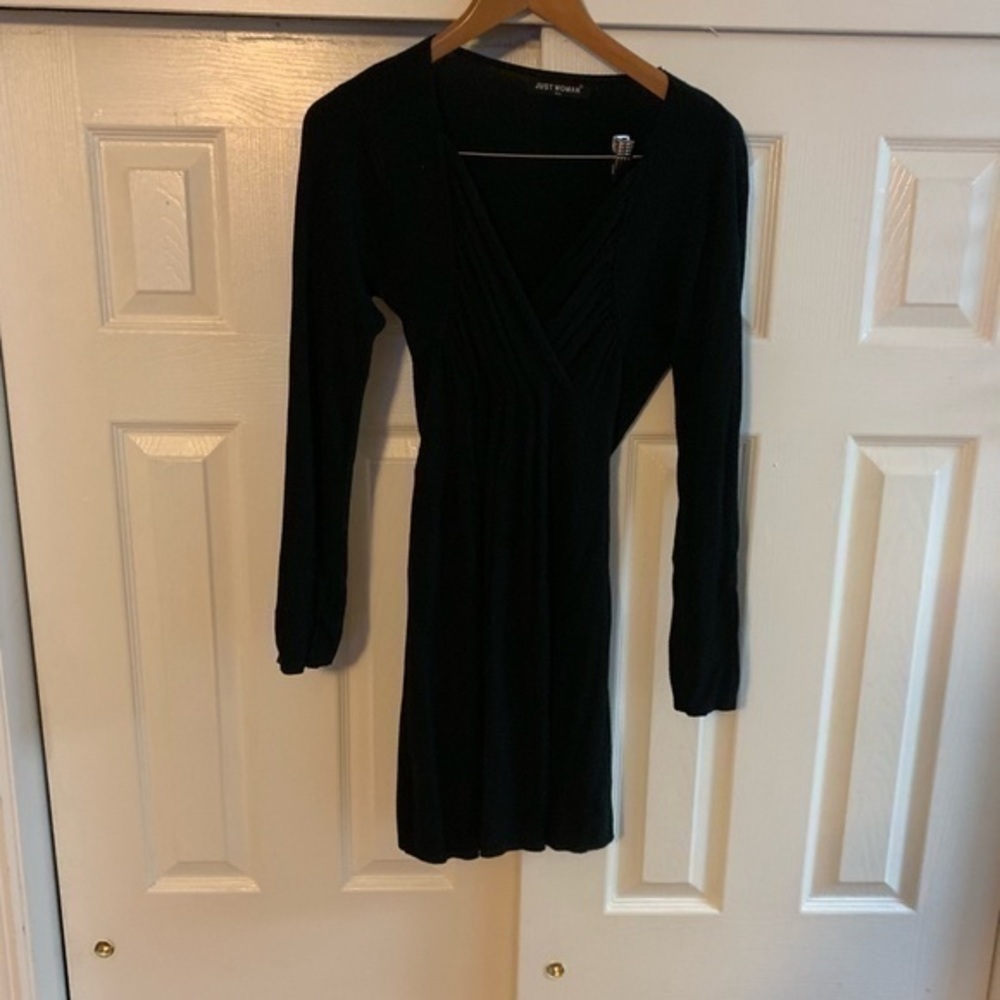 Black long sleeved V-Neck Mini‎ Dress Size M /L